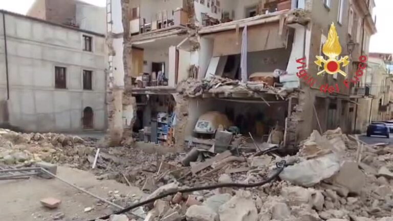 vigili del fuoco intervento Via Gallupi-52