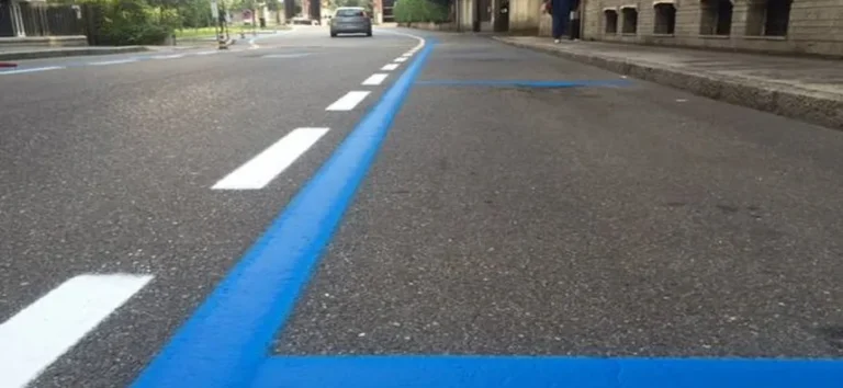 immagine generica strisce blu