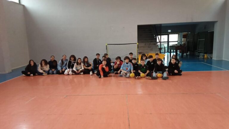 un_gruppo_di_studenti_pronti_per_la_settimana_dello_sport