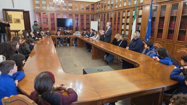 Il prefetto si rivolge agli studenti