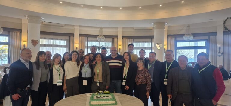 La presidente e una parte della squadra di dipendenti e associati al suo fianco