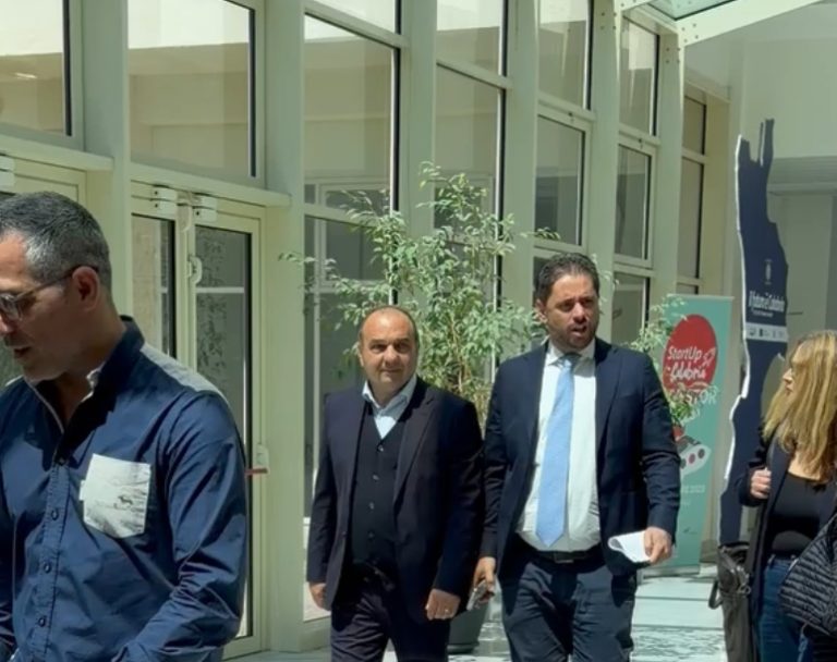 Screenshot_2026-04-23-18-42-40-562_com.whatsapp-edit