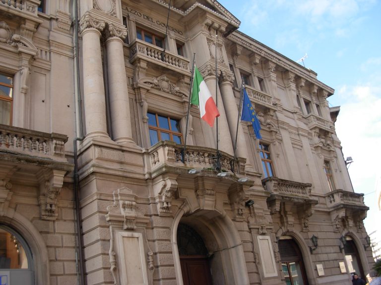 Palazzo_della_Prefettura_-_panoramio