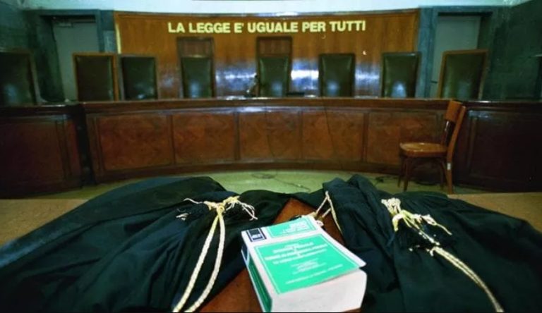 Tribunale-aula-generica