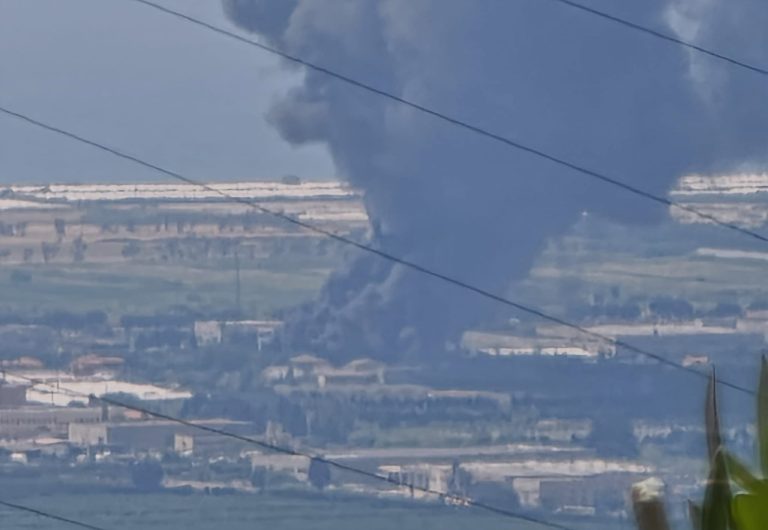 Lamezia-incendio-area industriale