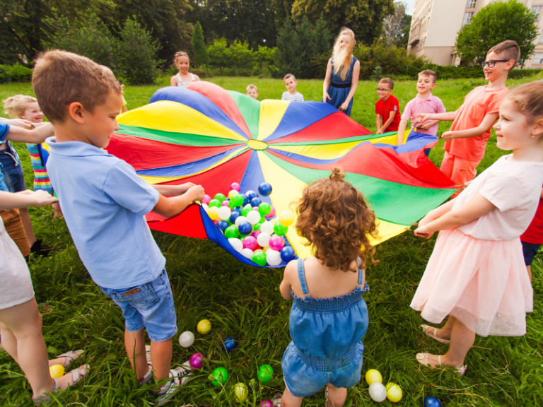 bambini che giocano generica