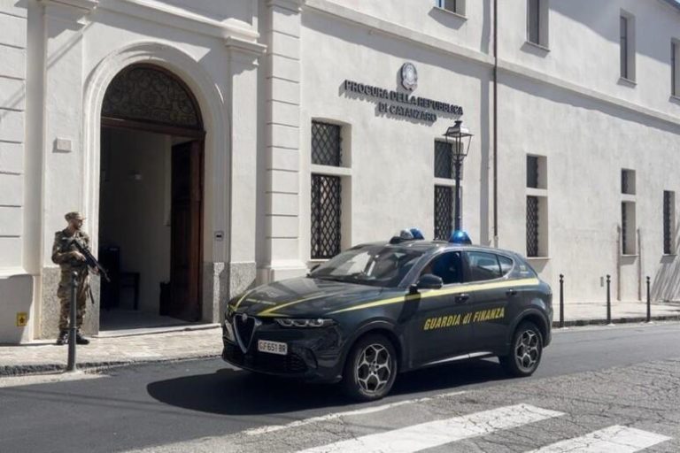 Guardia della finanza+ procura