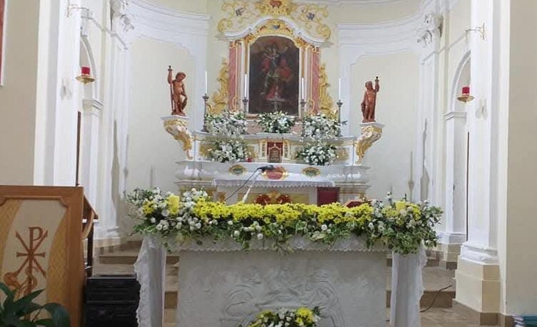 altare della chiesa-Serrastretta