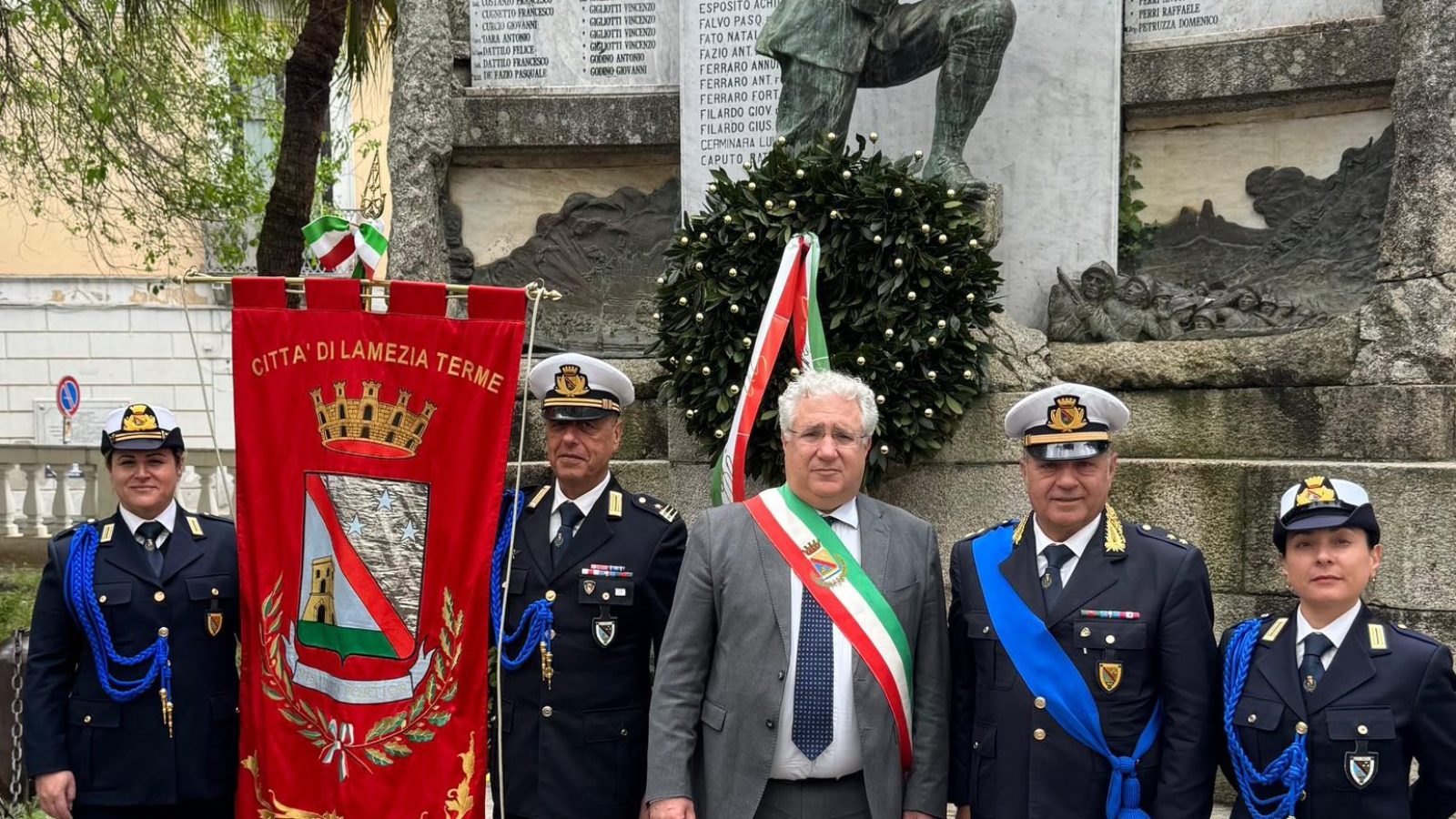 678604544_122159215538816290_6849931198674954372_n