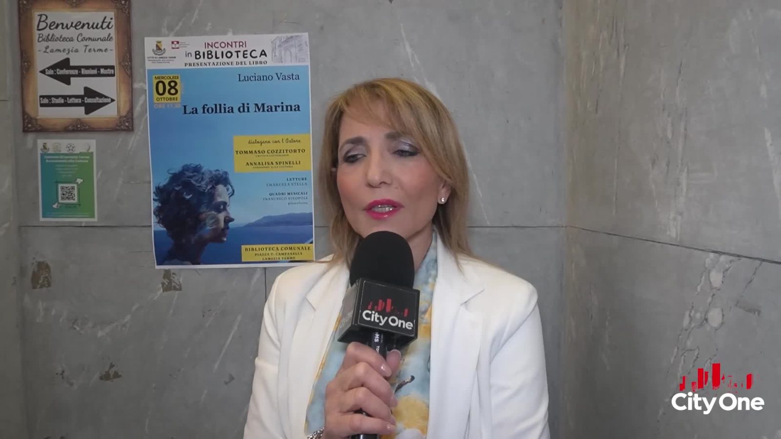 L'Assessore alla cultura Annalisa Spinelli, durante la presentazione del libro "La follia di Marina", ci parla dell'autore e dell' importanza del libro -58