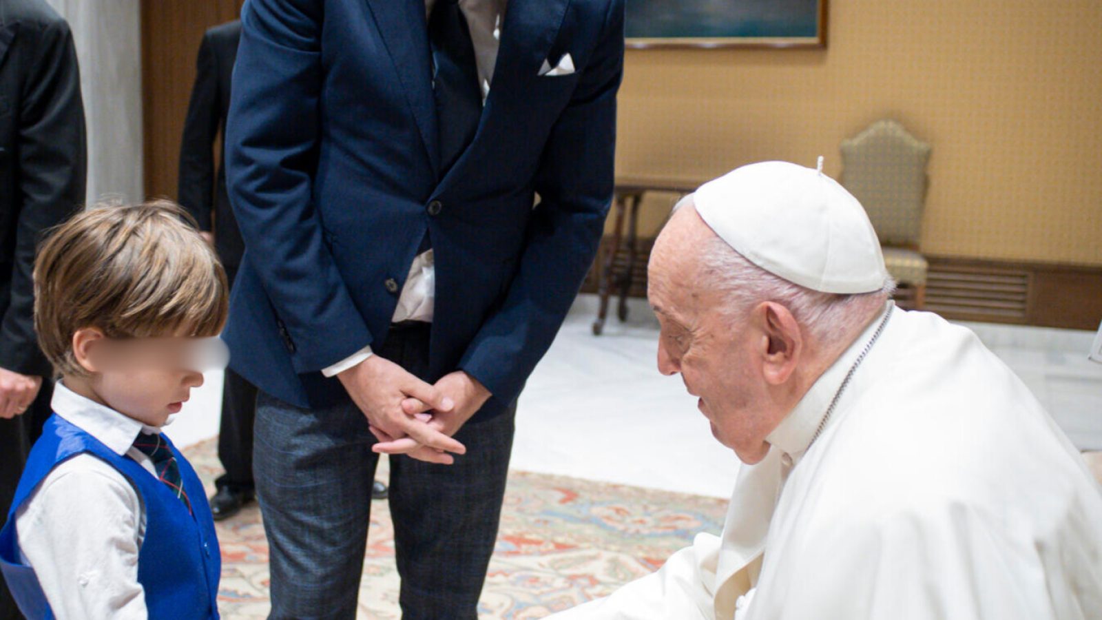 Foto (volto coperto) Presidente-Papa Francesco