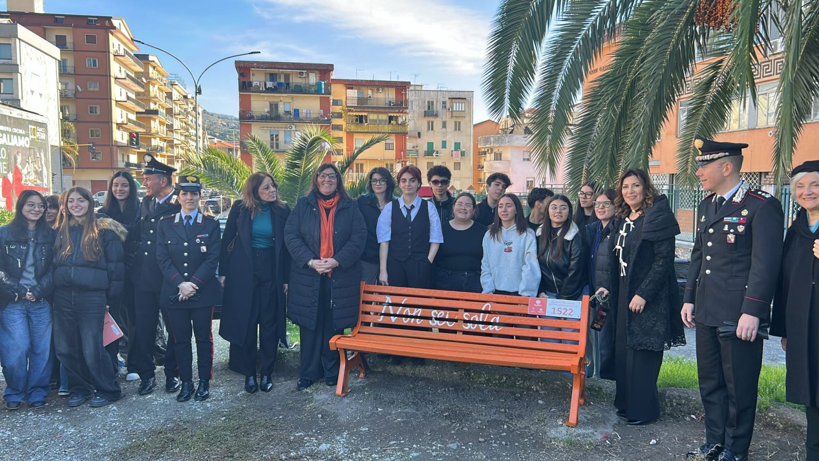 Inaugurazione panchina contro la violenza di genere (2)