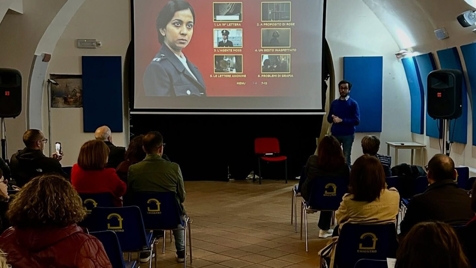 Le_proiezioni_nella_sala_polivalente_del_Chiostro
