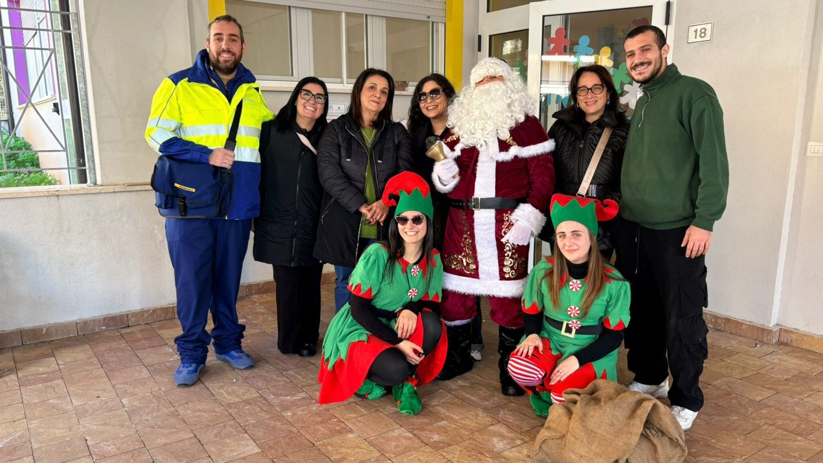 Portalettere a scuola Pianopoli2