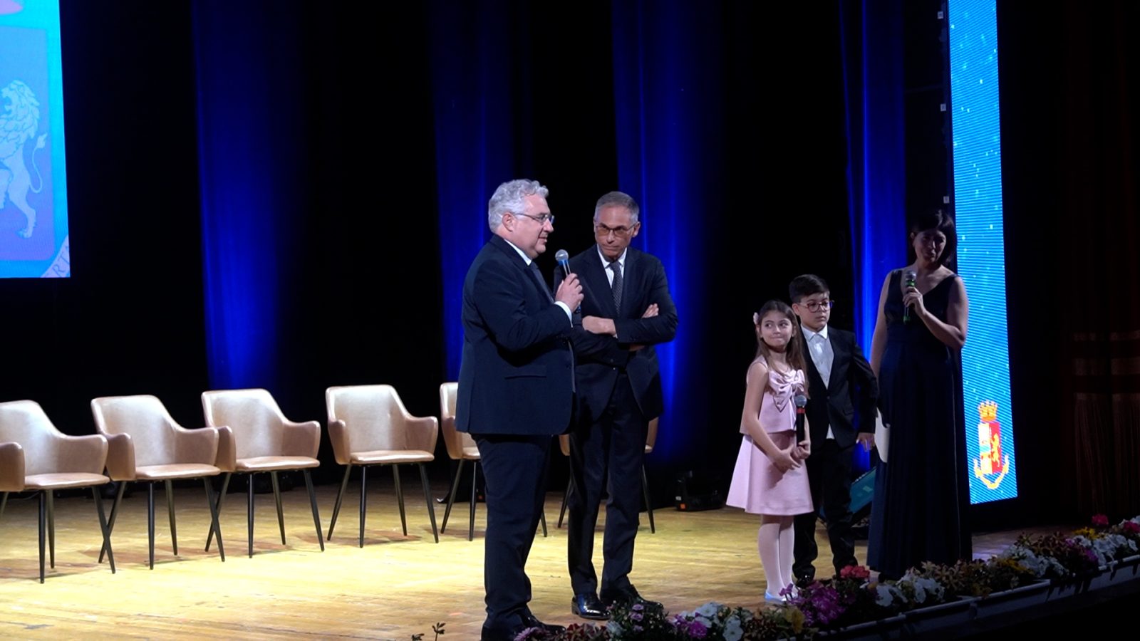 Sequenza nidificata 03.00_40_08_02405.Immagine017