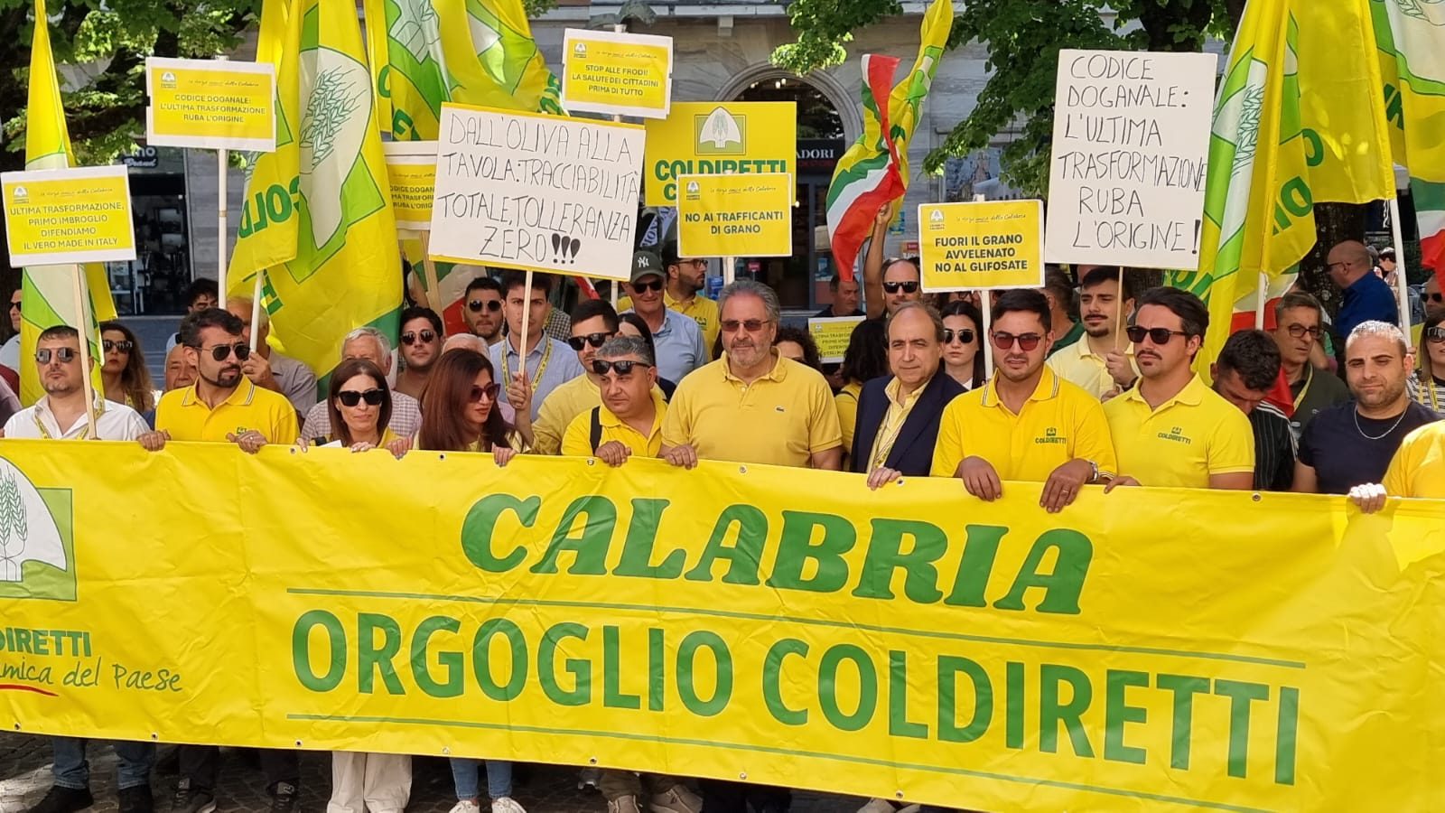 Sit-in Olio prefettura di Cosenza 2