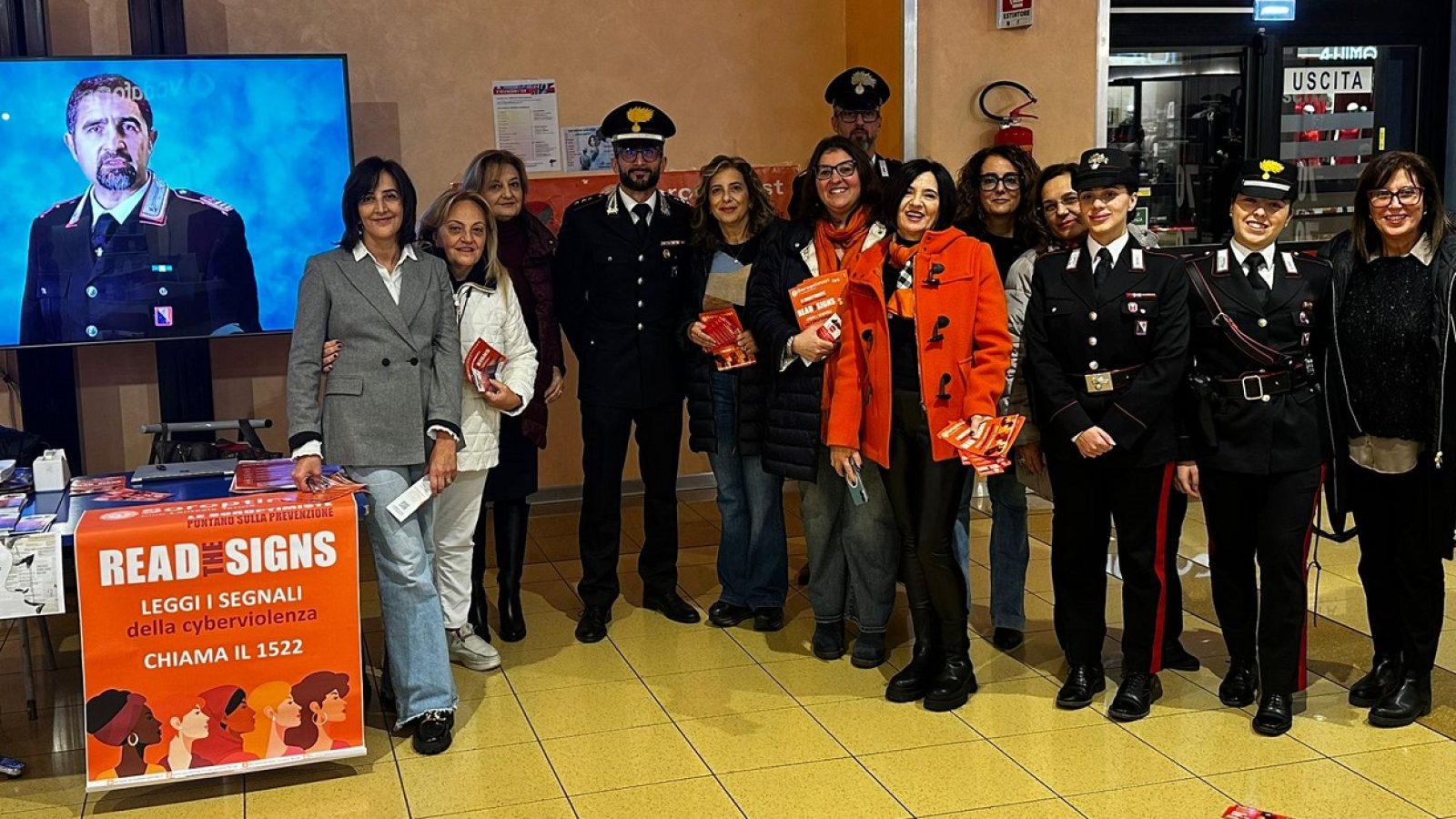 Soroptimist e Carabinieri al centro commerciale Due Mari (1)