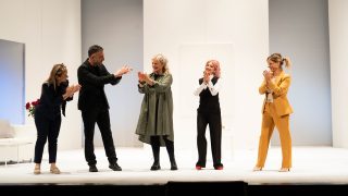 Tre amiche e uno sciatore 06