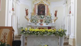 altare della chiesa-Serrastretta