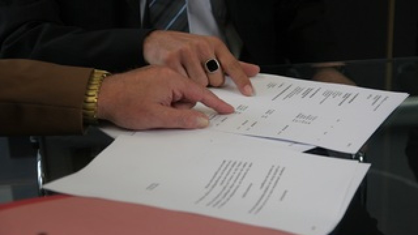 documenti-mani
