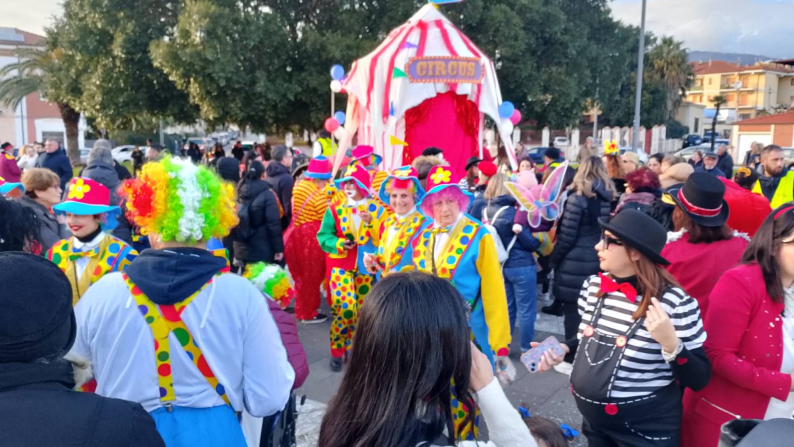 f9e57cb9-5fcb-4c5b-b384-ce5298ad73a9