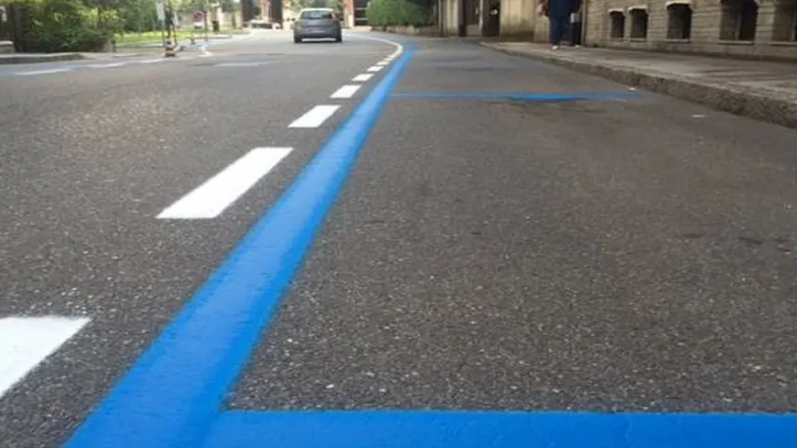 immagine generica strisce blu