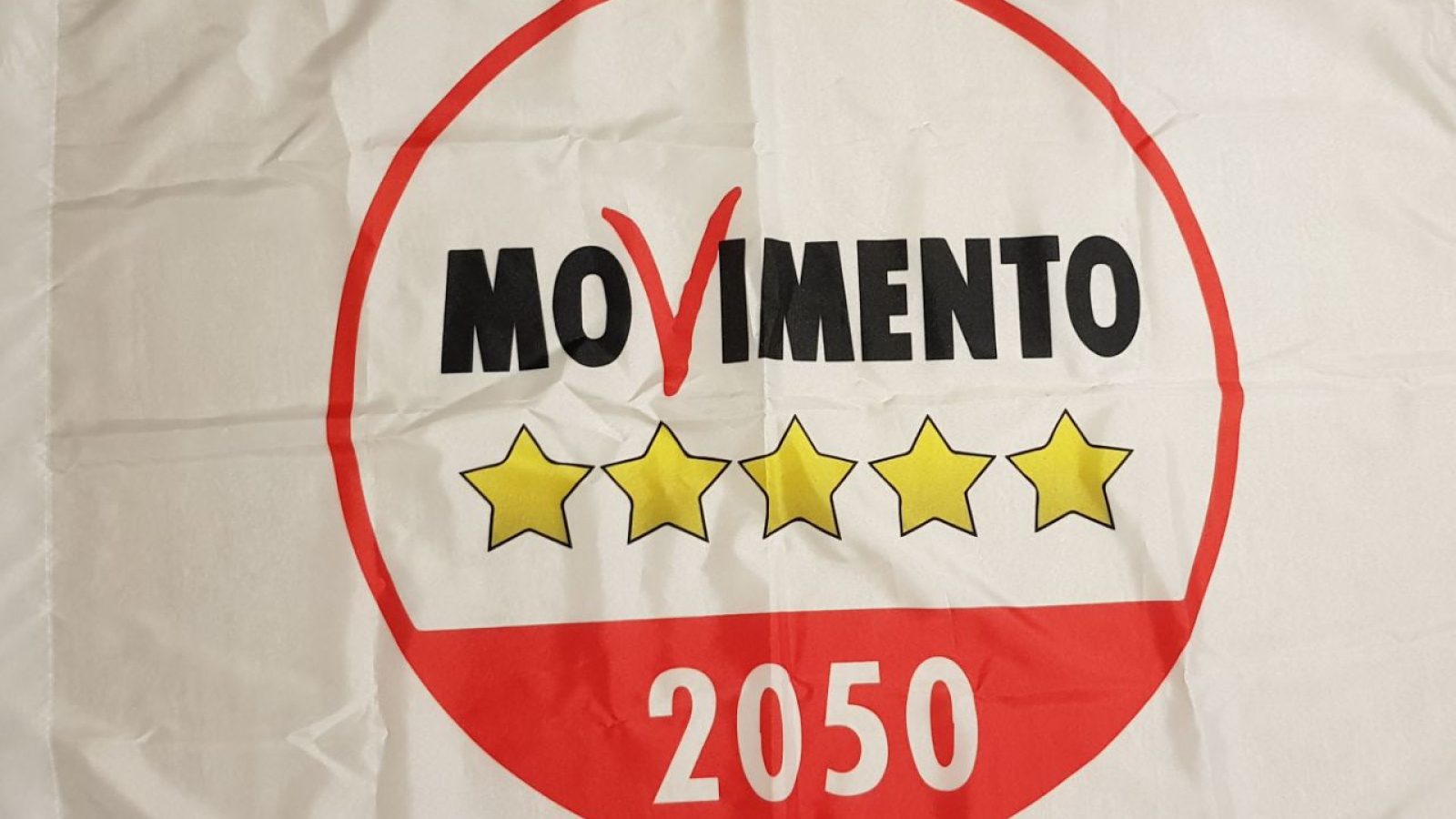 movimento-5-stelle-logo-bandiera