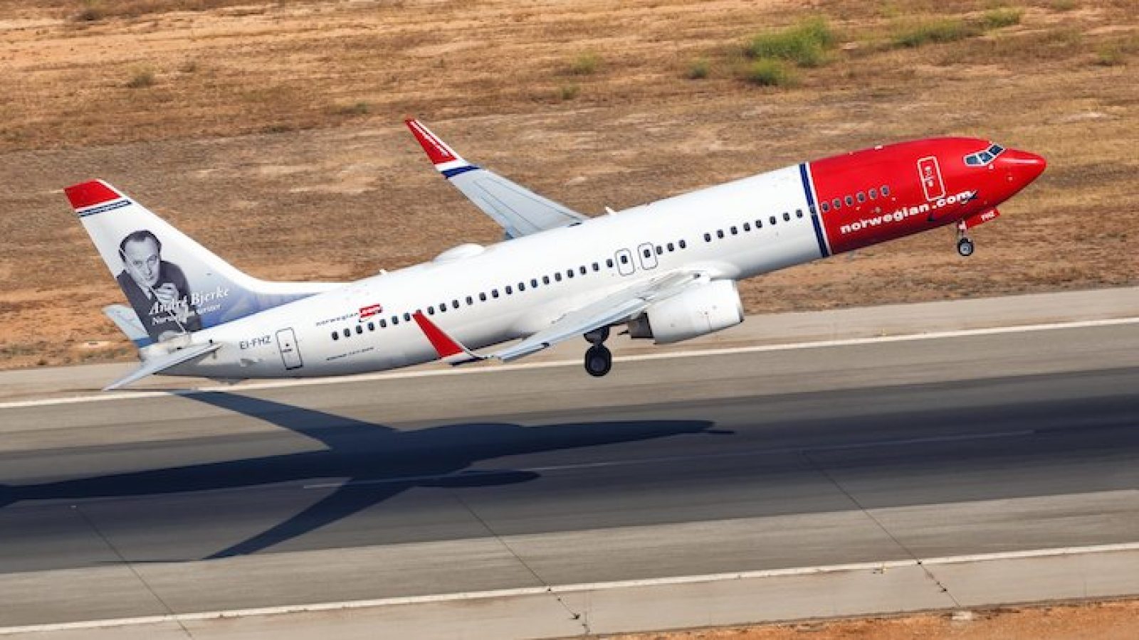 Palma de Mallorca, Spain - July 21, 2018: Aerial photo of a Norwegian Boeing B737-800 airplane taking off at Palma de Mallorca airport in Spain. | usage worldwide Photo by: Markus Mainka/picture-alliance/dpa/AP Images