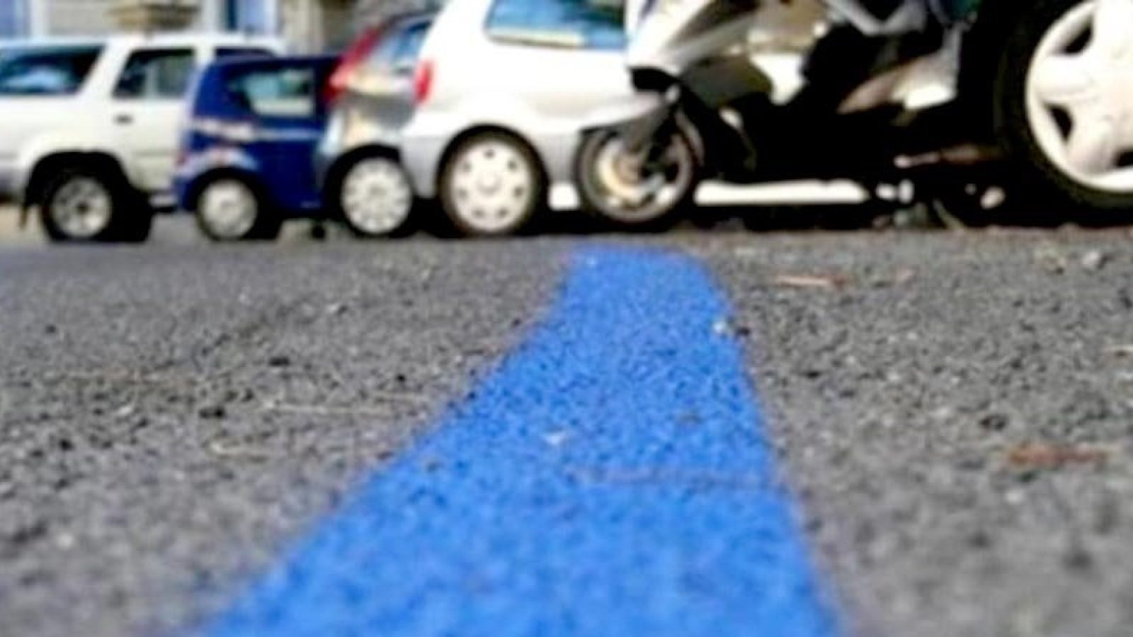 strisce blu